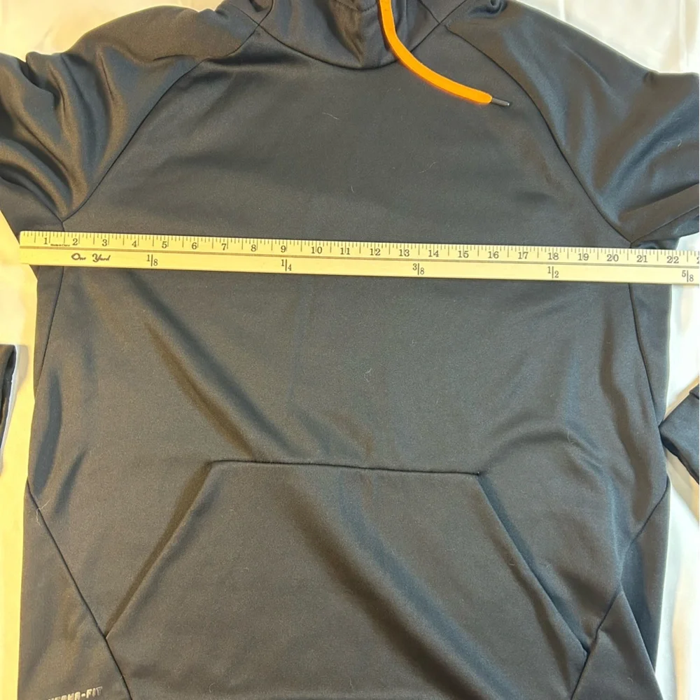 Nike Thermafit Men’s Black Hoodie, Long Sleeve, Center Pocket, Athletic,‎ Large